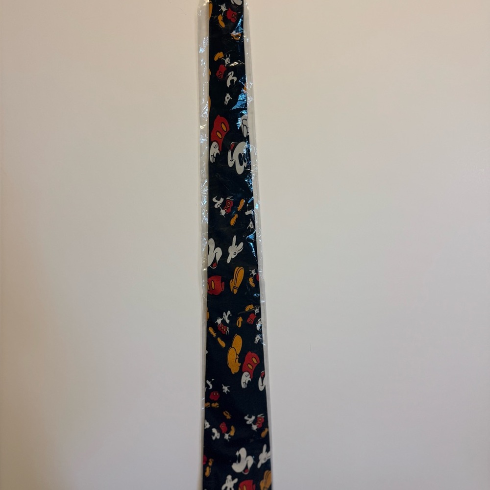 Disney‎ Character Patterned Tie
Gold City silk tie handmade